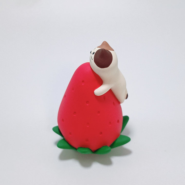 Figurine DECOLE concombre Chat et Grosse Fraise