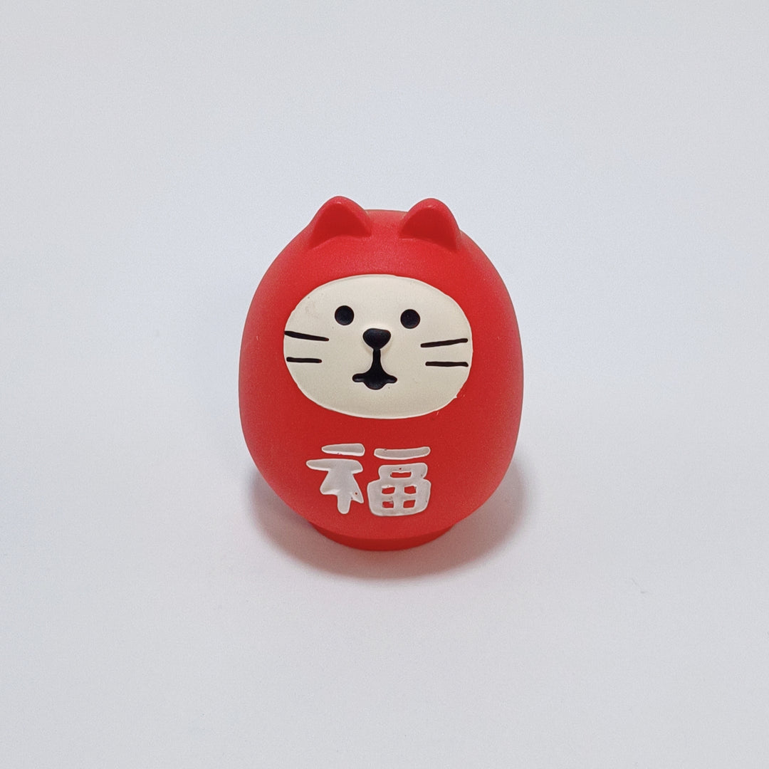 DÉCOLE concombre Lucky Neko Daruma (rouge)