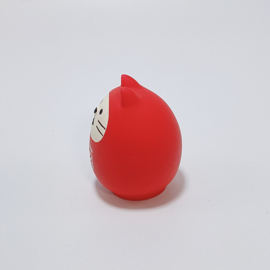 DÉCOLE concombre Lucky Neko Daruma (rouge)