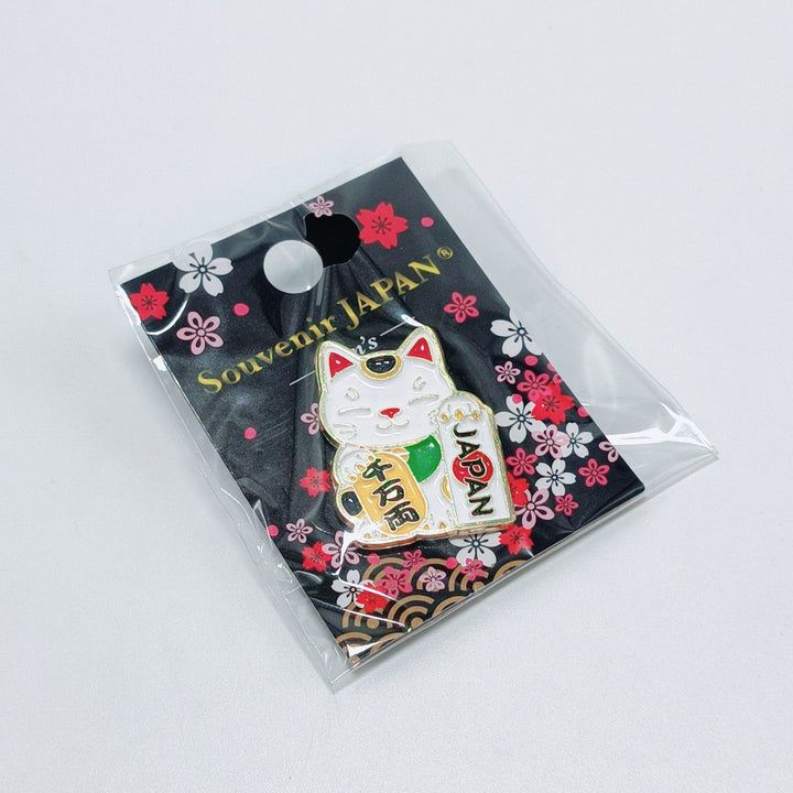 Pin's souvenir du Japon (chat porte-bonheur)