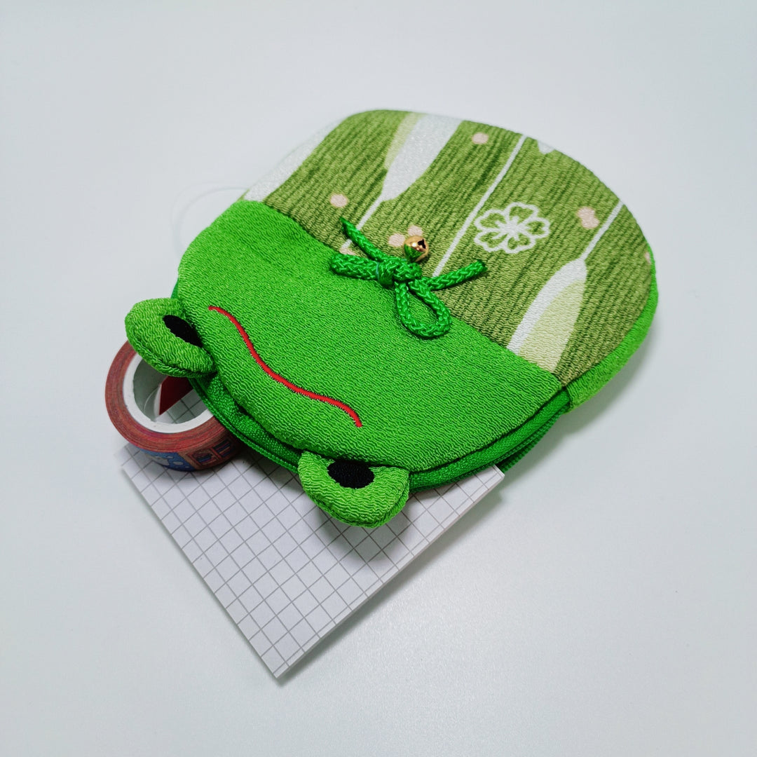 Minibolso japonés de tela con forma de rana (barriga verde)