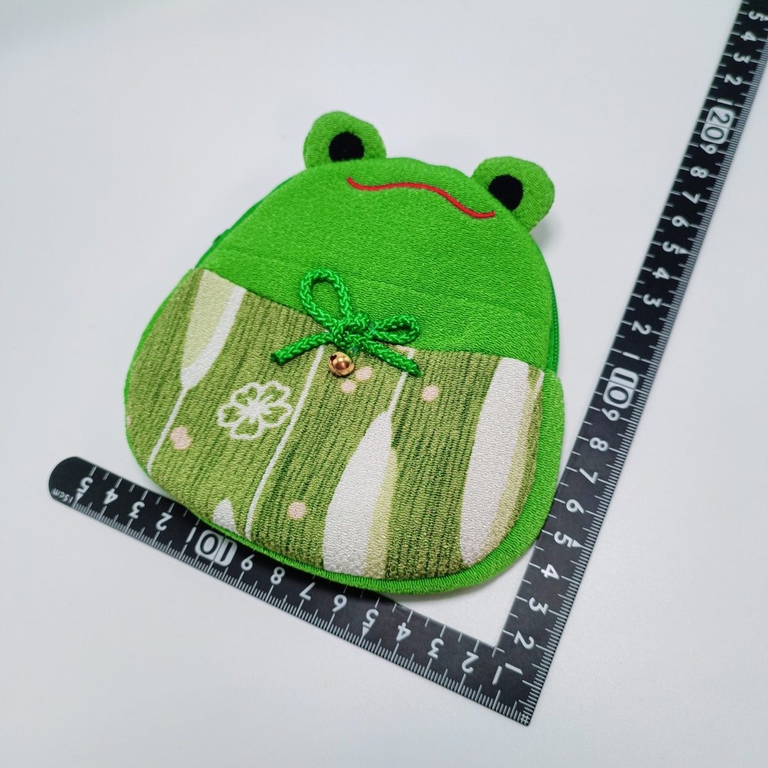 Minibolso japonés de tela con forma de rana (barriga verde)