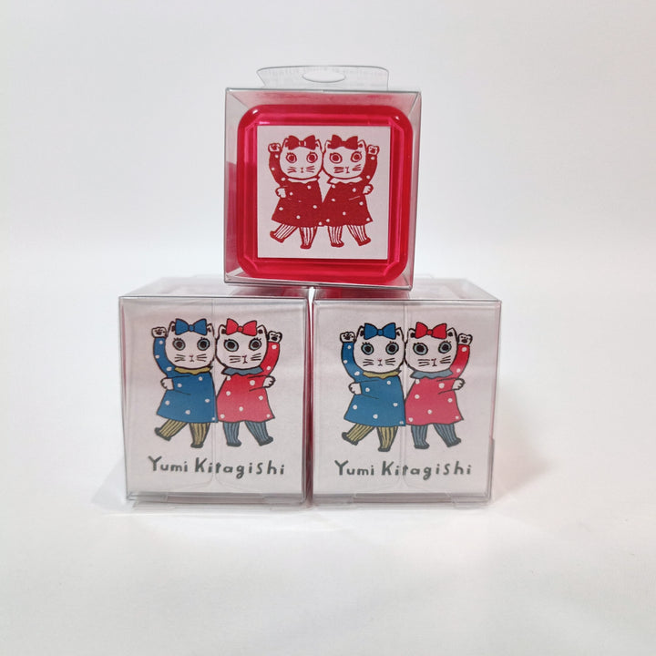 Yumi Kitagishi cats twinning OOTD stamp