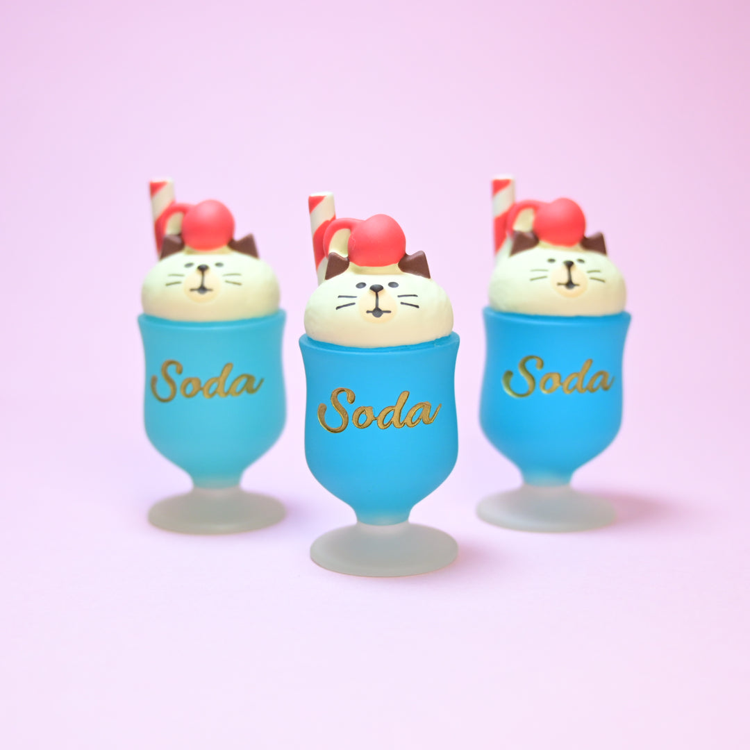 concombre Yuka Saji Nyanko Cat Cream Soda Mini Figure (Blue)