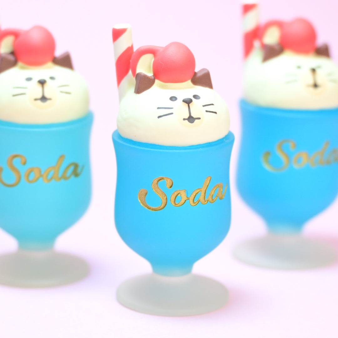 concombre Yuka Saji Nyanko Cat Cream Soda Mini Figure (Blue)