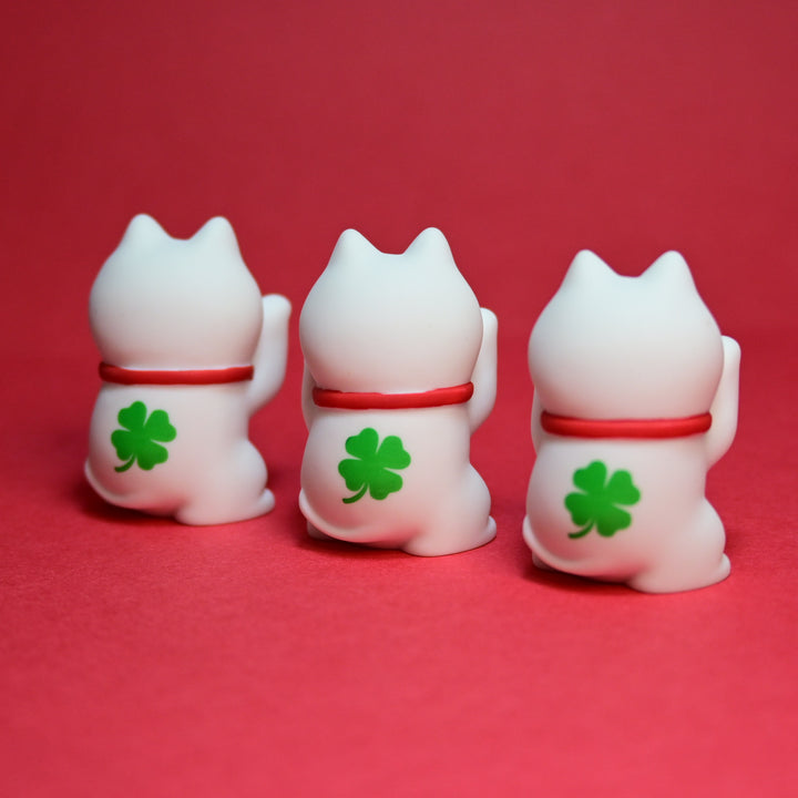 concombre Yuka Saji Dancing Maneki Neko Lucky Cat Mini Figure