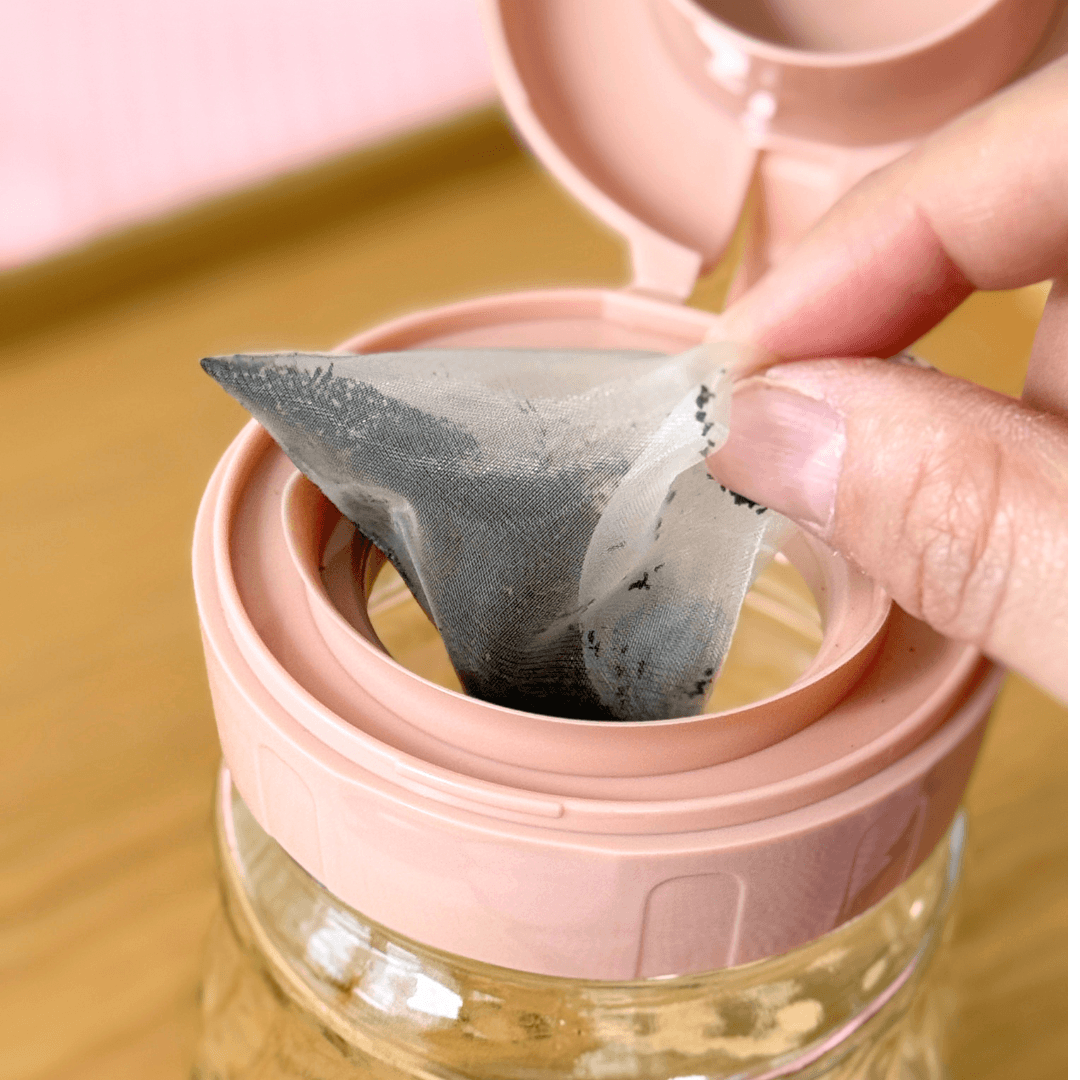 Karel Capek Buzzy Mini Jug Pink (400ml)